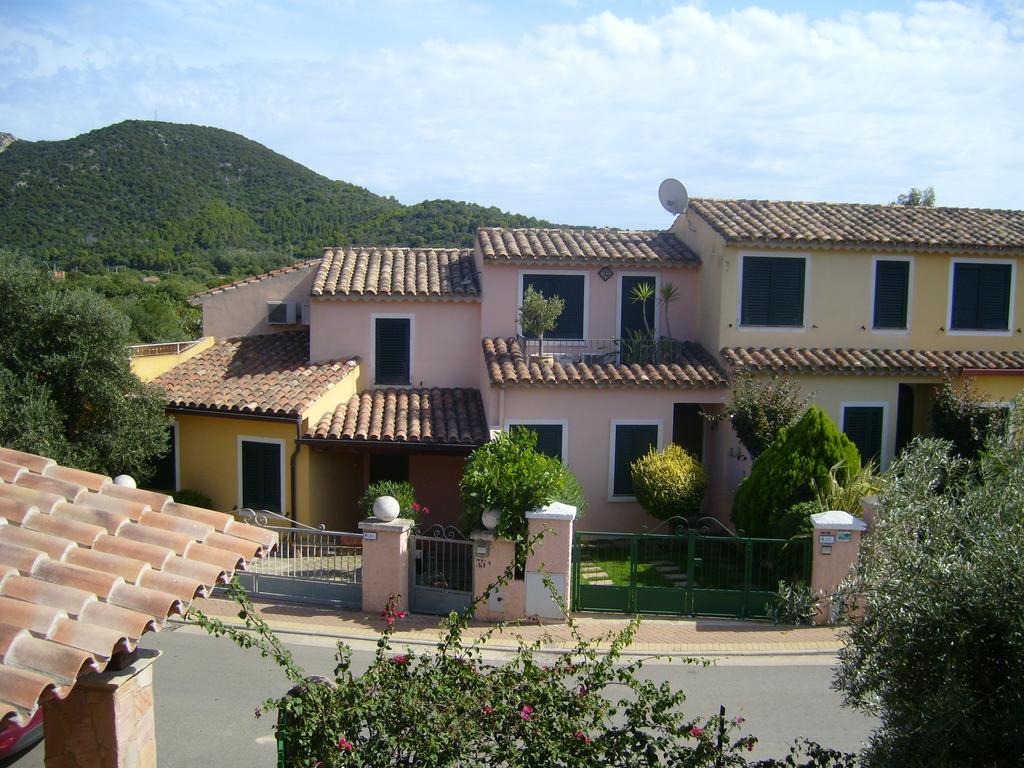 Casa di Rosa Apartment Chia Bagian luar foto