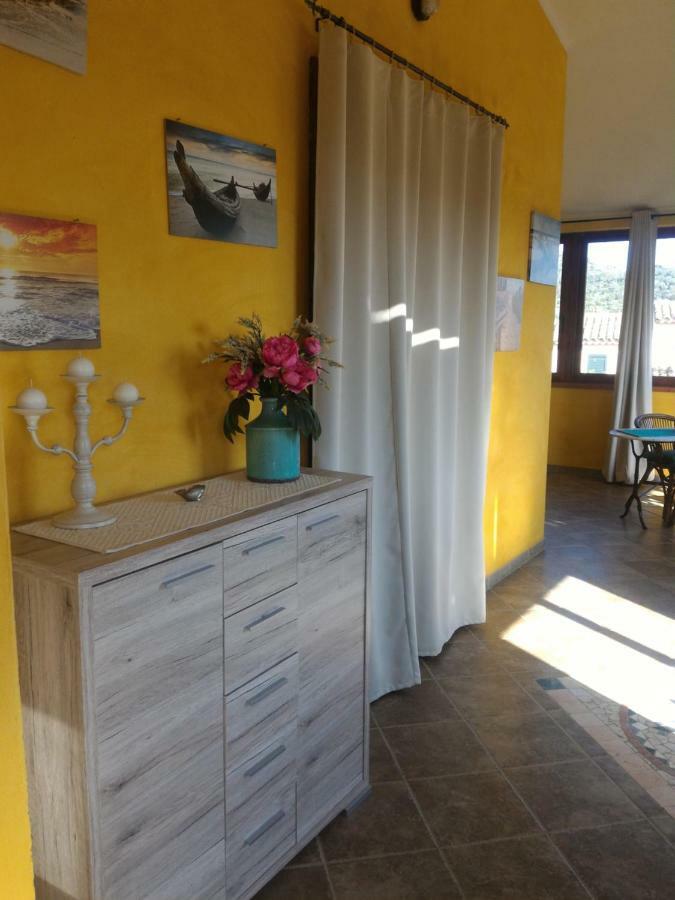 Casa di Rosa Apartment Chia Bagian luar foto